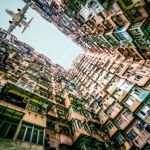 Come-si-vive-nel-Monster-Building-di-Hong-Kong-dove-abitano-10mila-persone-1-500x500 Come-si-vive-nel-Monster-Building-di-Hong-Kong-dove-abitano-10mila-persone-1-500x500