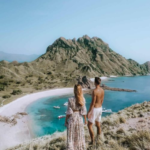Padar-Island-Couple-1635-1080x1350-1-500x500 Padar-Island-Couple-1635-1080x1350-1-500x500